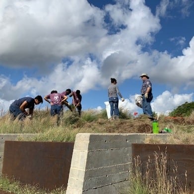 River Warrior volunteers helping on the Mission Reach segment