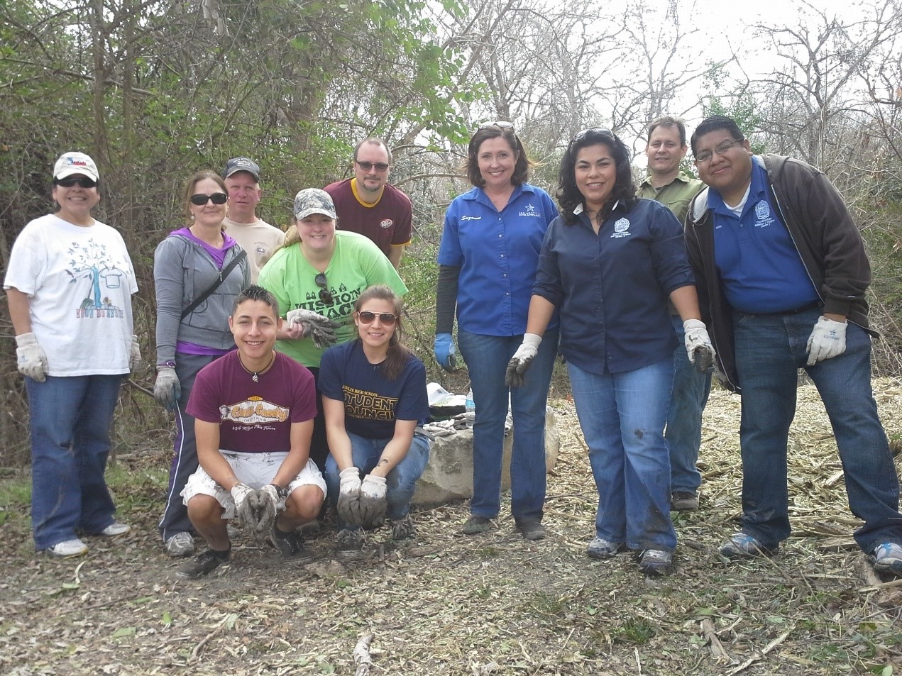 Volunteering with River Authority staff, River Warriors and District 3 Councilwoman Rebecca Viagran’s office at the annual Basura Bash River and Waterway Cleanup event. 