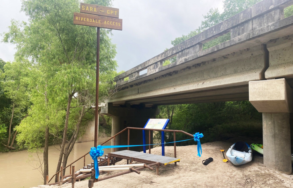 Punto de acceso Riverdale en el Sendero para Remar Goliad del Rio San Antonio