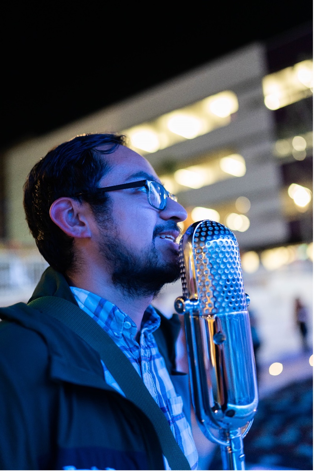 An attendee activates the lights of STREAM through the microphone.