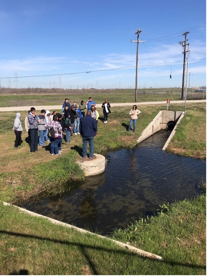 Students visit wastewater treatment center 