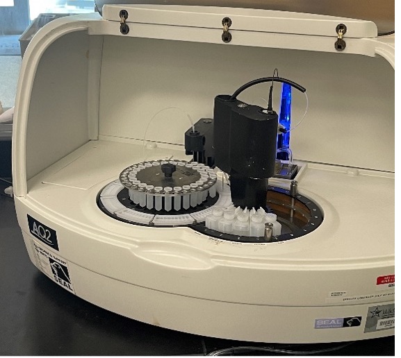 Discrete analyzer machine combines chemicals and indicators for stormwater sample