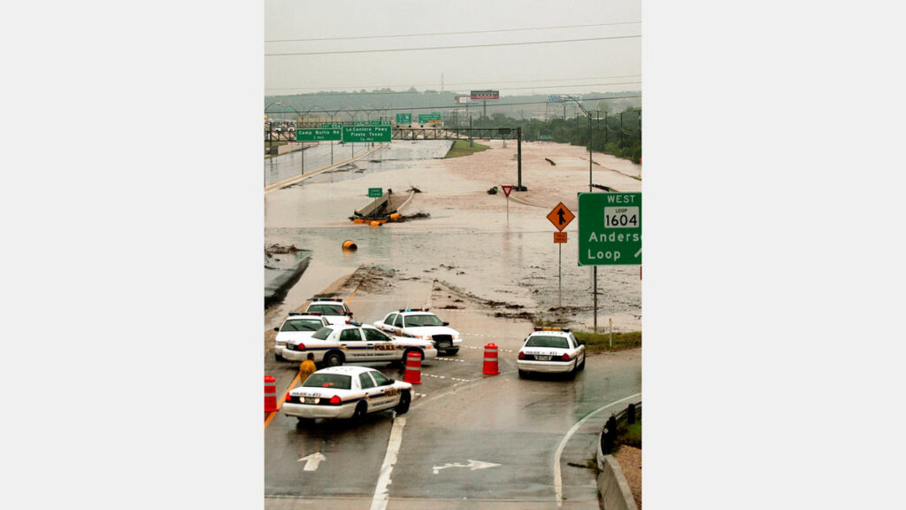 july_2_2002_credit_sa_express_news flood