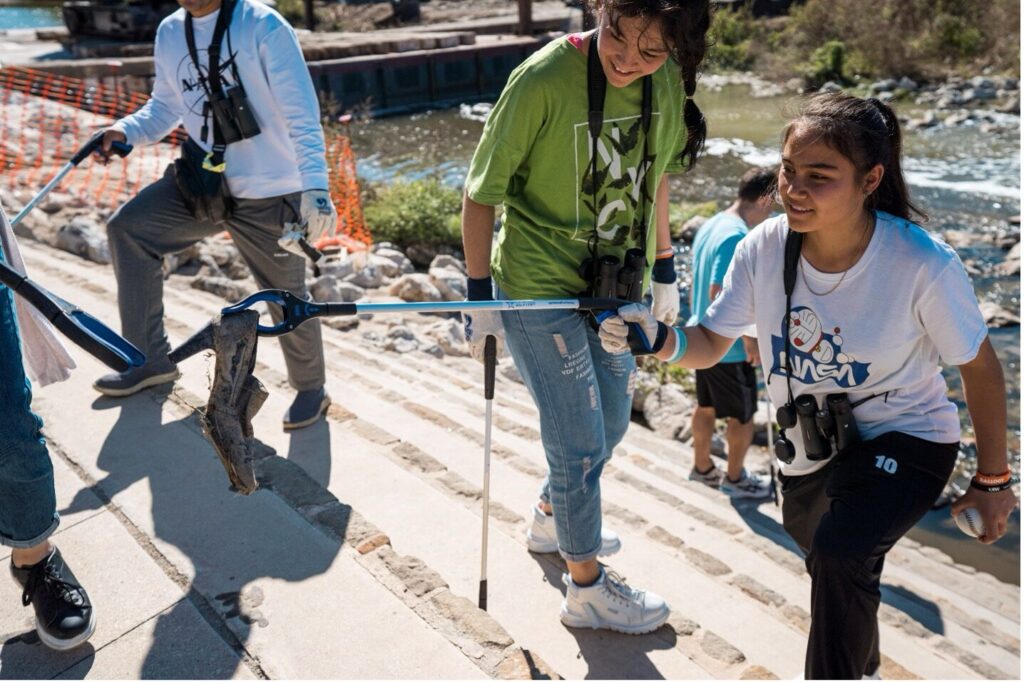 Clean up volunteers work on Confluence park